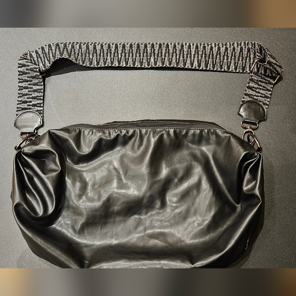 Haute Shore Ollie Solo Crossbody Sling Bag Black / Patterned Strap